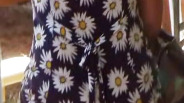 deutsches Tuổi teen mit Brille fickt draussen. xxx phim heo