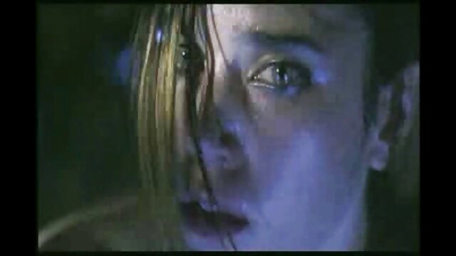 Brunette Dildo xxx công sở Xuất tinh